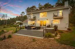 5 Acre Oceanfront Home w/ Gym, Sauna and Hot Tub