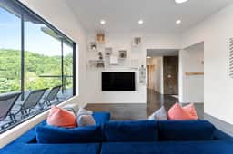 Modern, Glass Bungalow. BEST views in Asheville!