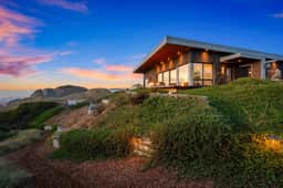 Beachfront Getaway with Hot Tub, Gym and Sauna