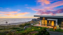 Beachfront Getaway with Hot Tub, Gym and Sauna