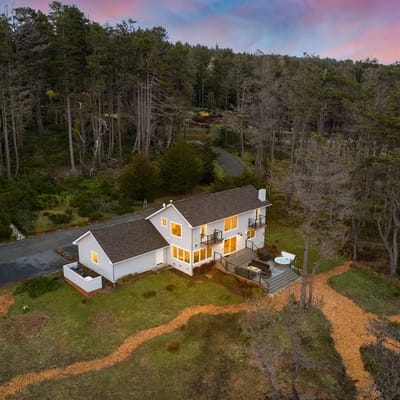 5 Acre Oceanfront Home w/ Gym, Sauna and Hot Tub
